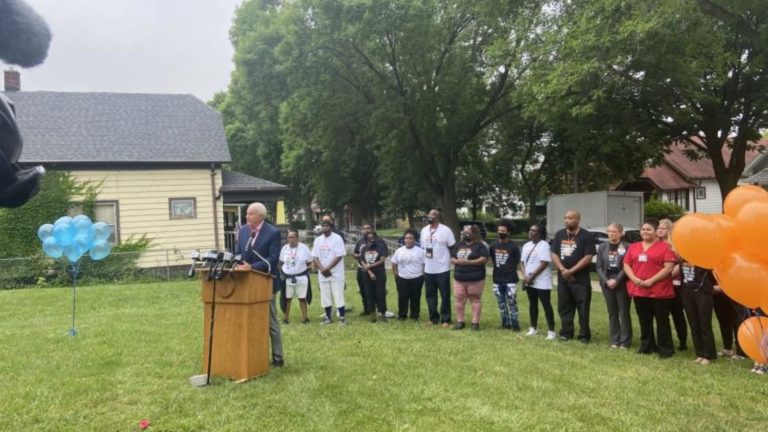 Milwaukee launches new door-to-door program to get people vaccinated