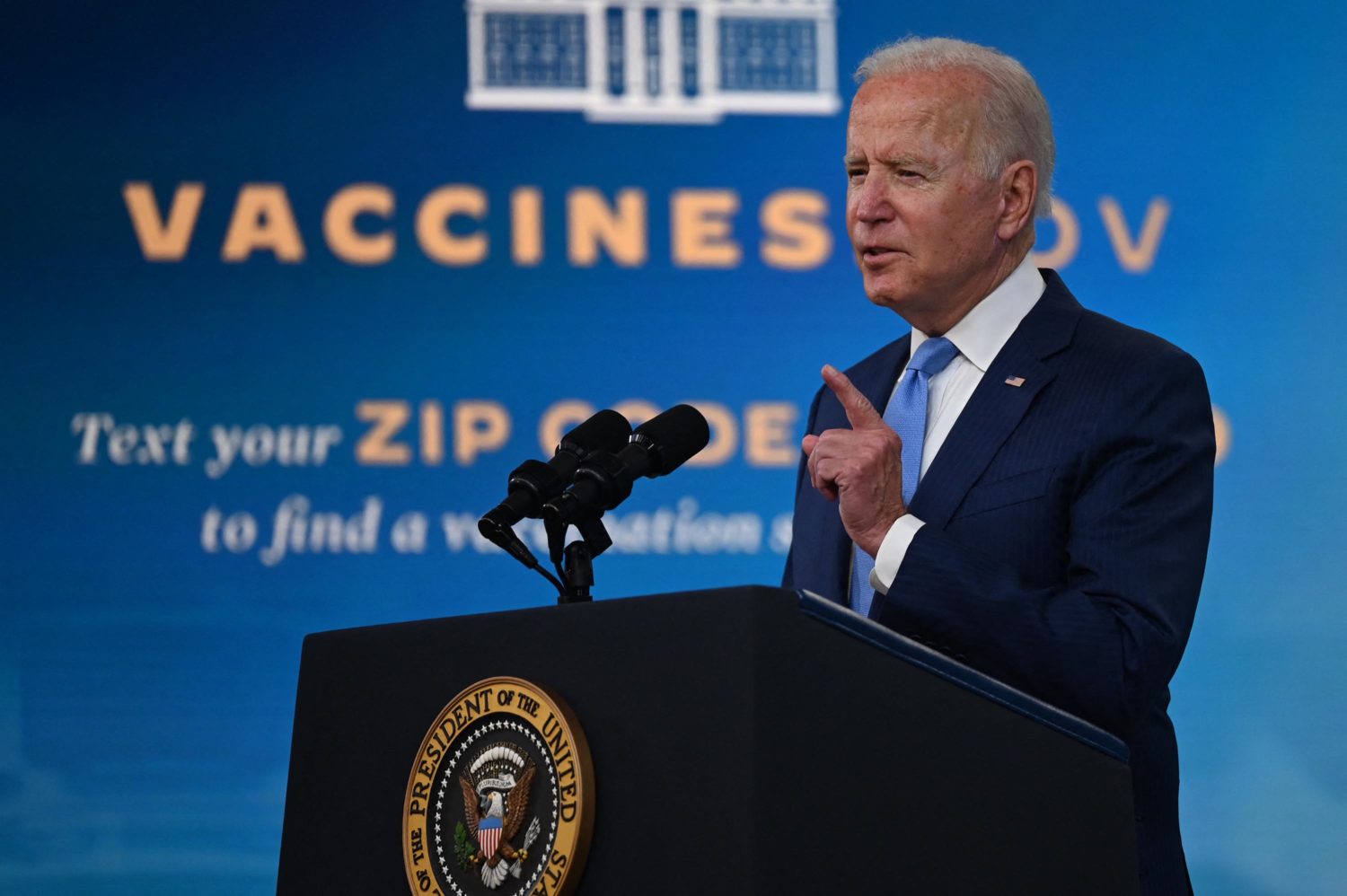 Biden administration considering requiring stricter coronavirus testing for everyone traveling to US Biden administration considering requiring stricter coronavirus testing for everyone traveling to US