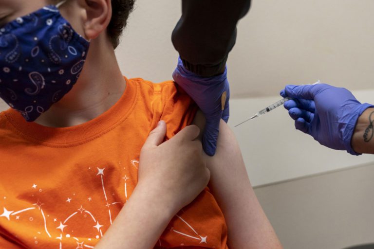 A record-high number of kids are getting hospitalized with Covid-19 as overall Covid-19 hospitalizations soar past the Delta peak