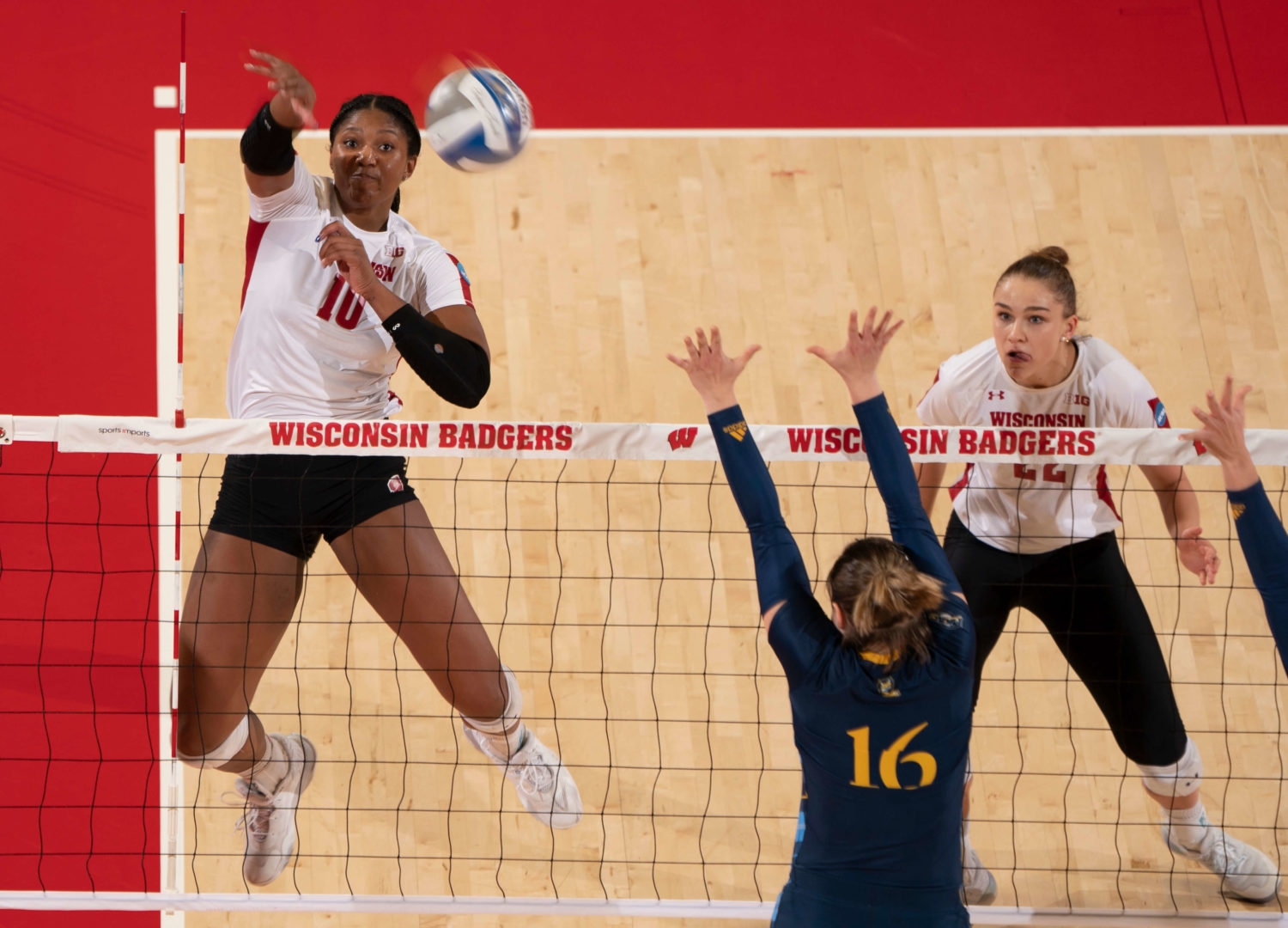 UW volleyball star Devyn Robinson looking to help bring Badgers another national championship Madison365
