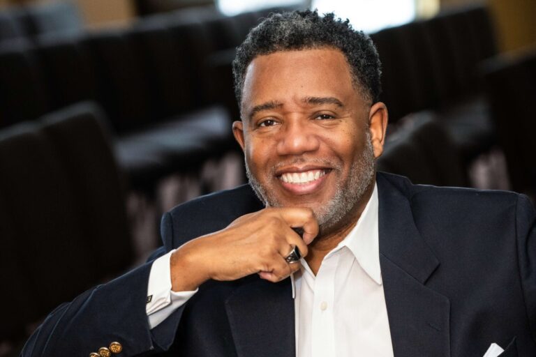 Dr. Rev. Alex Gee honored with Luminary Award from the Wisconsin Alumni Association
