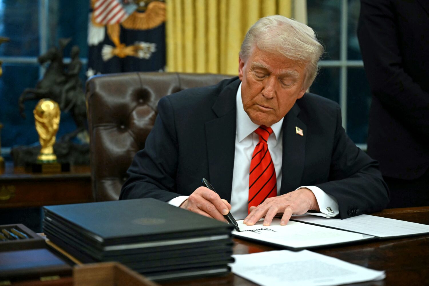 Trump asks Supreme Court to allow him to end birthright citizenship Trump asks Supreme Court to allow him to end birthright citizenship