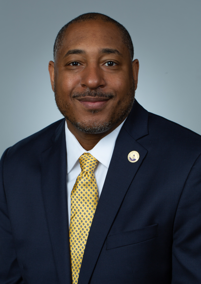 Dr. Thomas Gibson named chancellor of UW-Milwaukee Dr. Thomas Gibson named chancellor of UW-Milwaukee