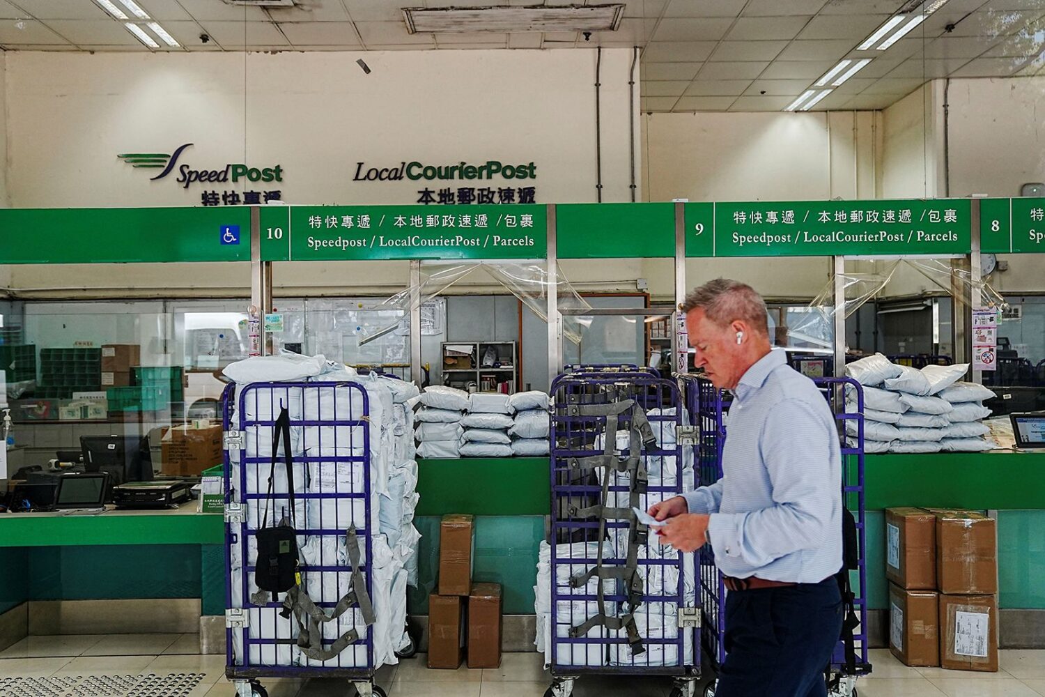 Hong Kong suspends postal service to the US after Trump’s tariff hikes Hong Kong suspends postal service to the US after Trump’s tariff hikes