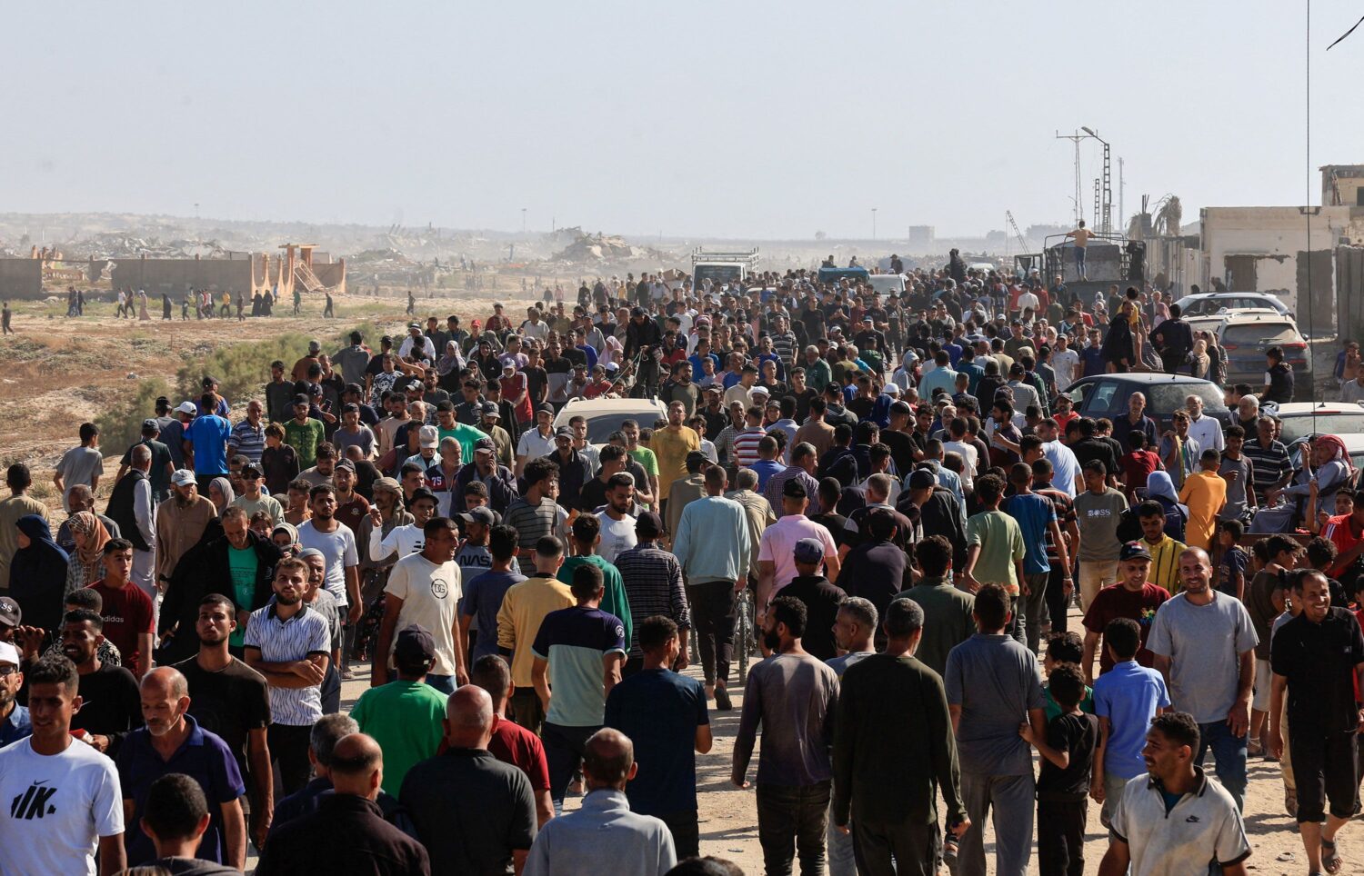 Chaos erupts on first day of US-backed aid distribution in Gaza after weeks of hunger Chaos erupts on first day of US-backed aid distribution in Gaza after weeks of hunger