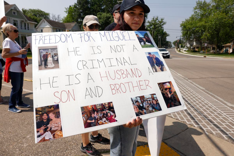 ‘The vacation turned into a nightmare’: Wisconsin asylum seeker detained in unprecedented wave of courthouse arrests