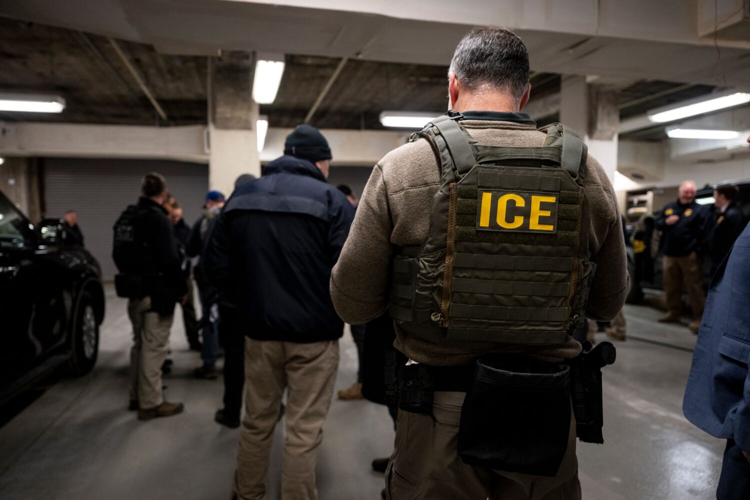 Trump orders ICE officers to expand deportation efforts in Democratic cities Trump orders ICE officers to expand deportation efforts in Democratic cities