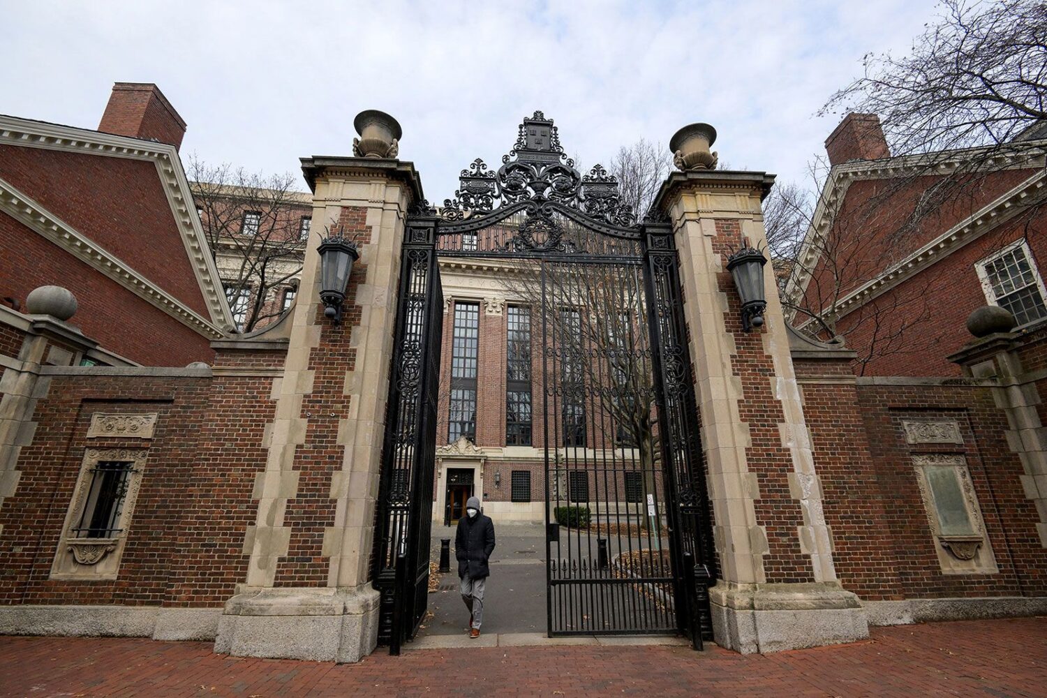 Judge halts Trump’s proclamation to suspend new international student visas at Harvard hours after university filed amended lawsuit Judge halts Trump’s proclamation to suspend new international student visas at Harvard hours after university filed amended lawsuit