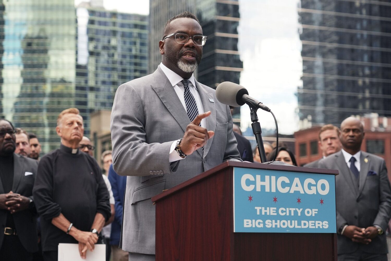 Chicago braces for federal immigration enforcement operation while Trump criticizes local officials