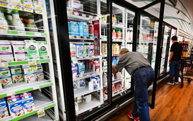 cnn-L19jb21wb25lbnRzL2ltYWdlL2luc3RhbmNlcy9jbWZlaXVibmwwMDAyM2o2b25vN2sweGEz-L19jb21wb25lbnRzL2FydGljbGUvaW5zdGFuY2VzL2NtZmVpdTA3ZzAwMHkyNnFiYWpkODY3b3o=