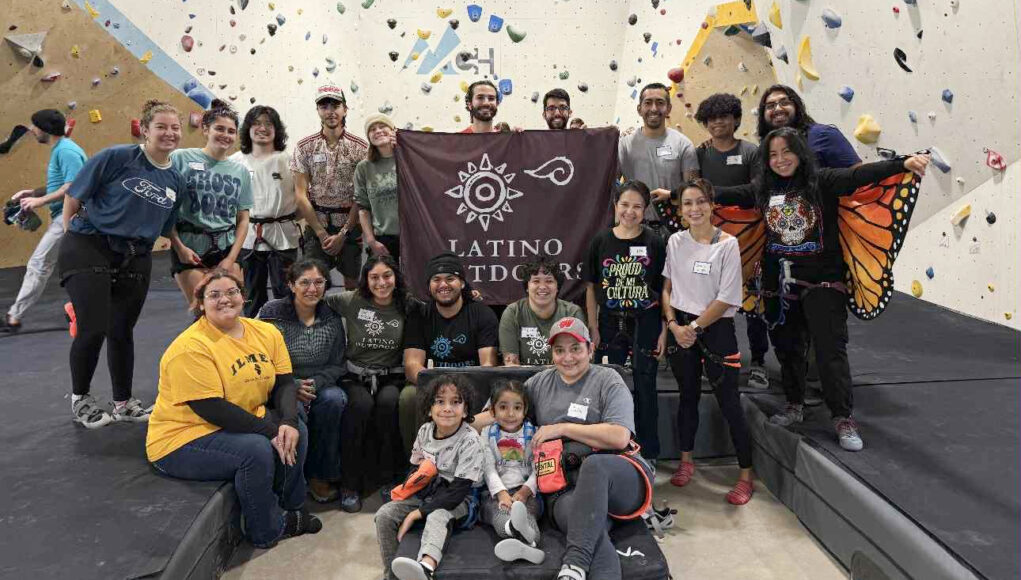 P_LatinoOutdoors02930