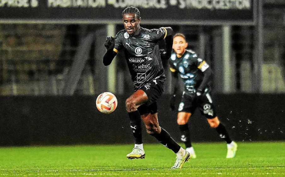 Forward Madison signs French striker Claudel N’goubou