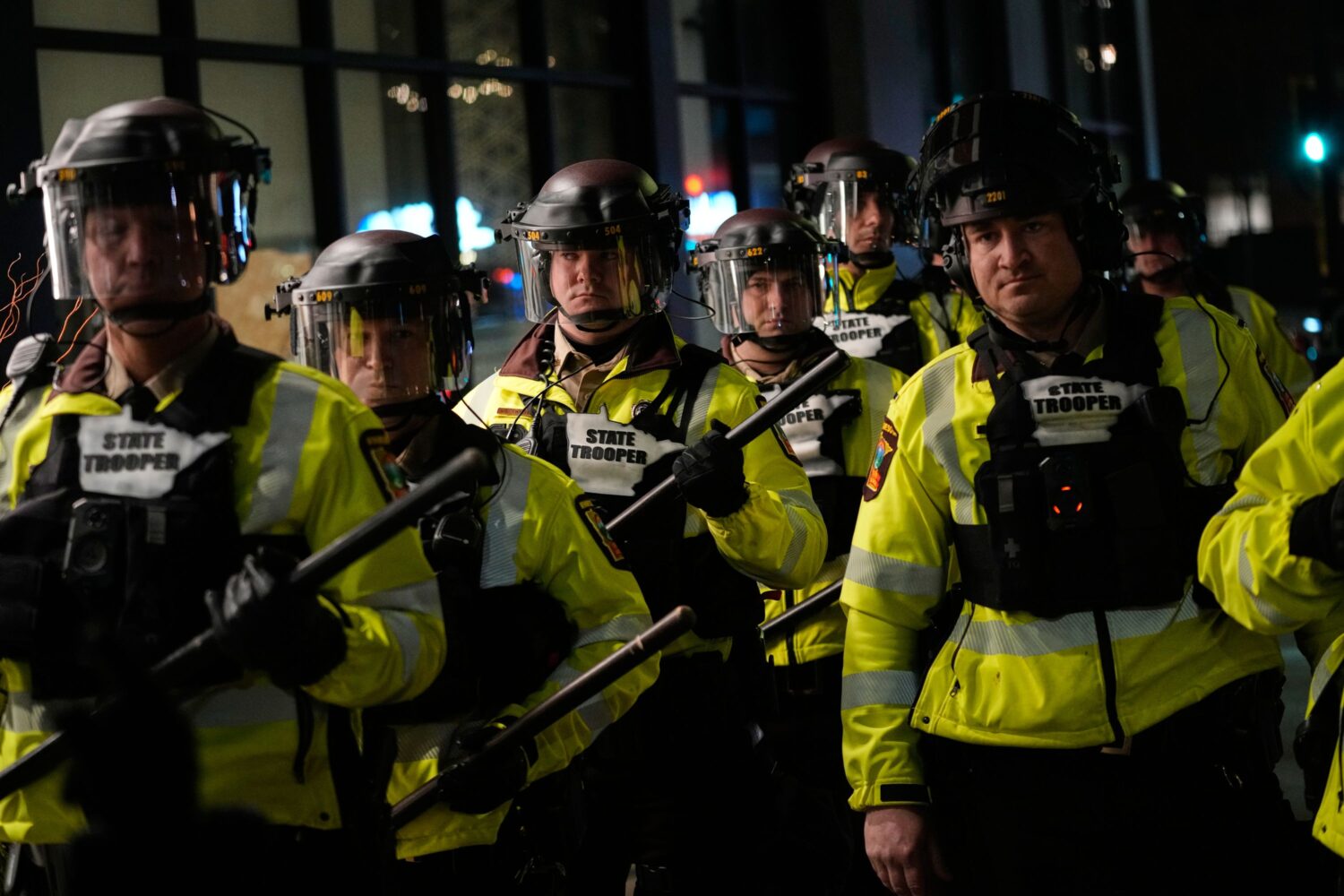 Around 1,000 more immigration officers headed to Minneapolis, sources say, as tensions flare after fatal ICE shooting