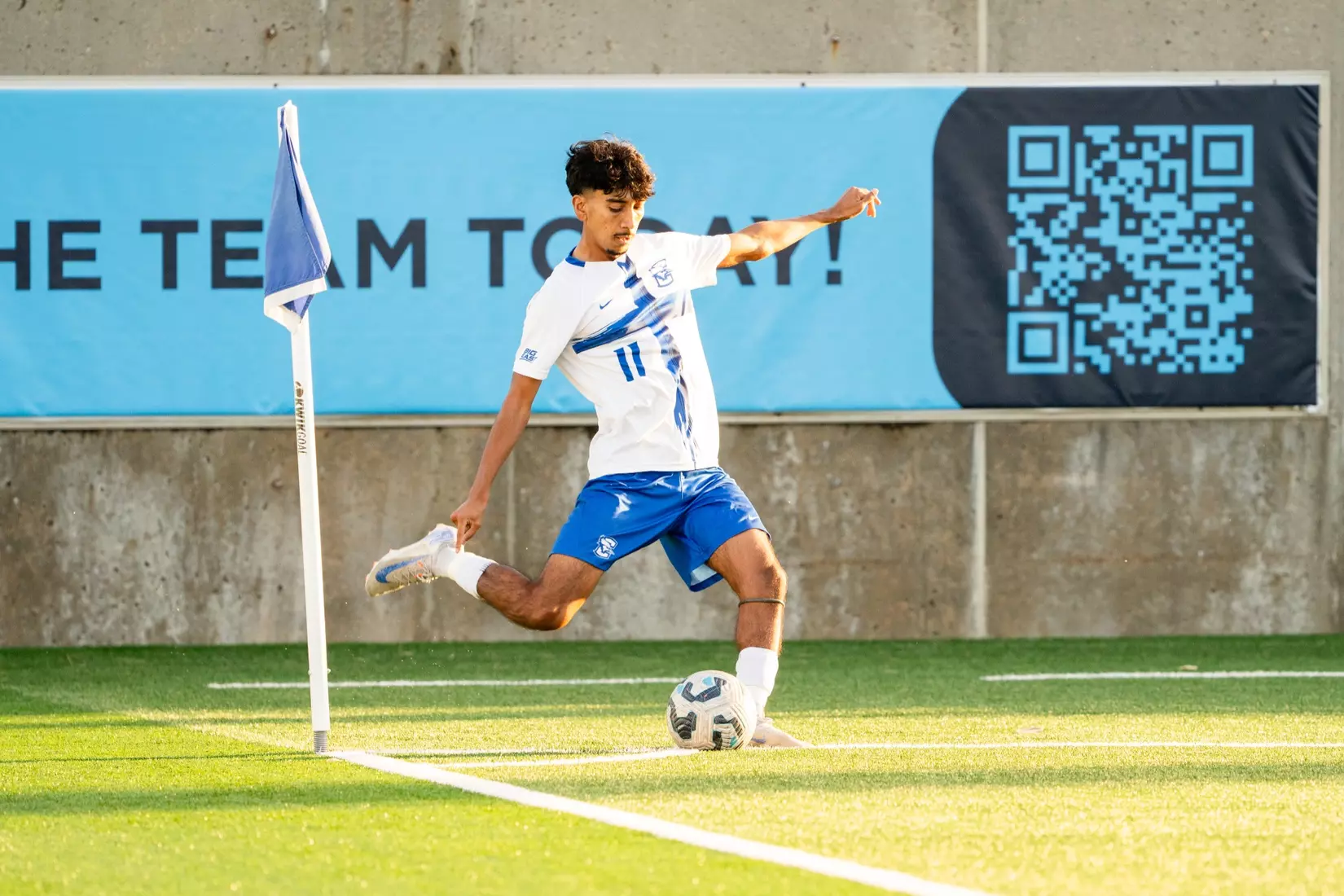 Forward Madison adds midfielder Roman Torres