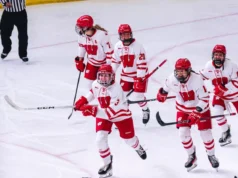 No. 1 Wisconsin momen’s hockey clinches 11th WCHA regular season title