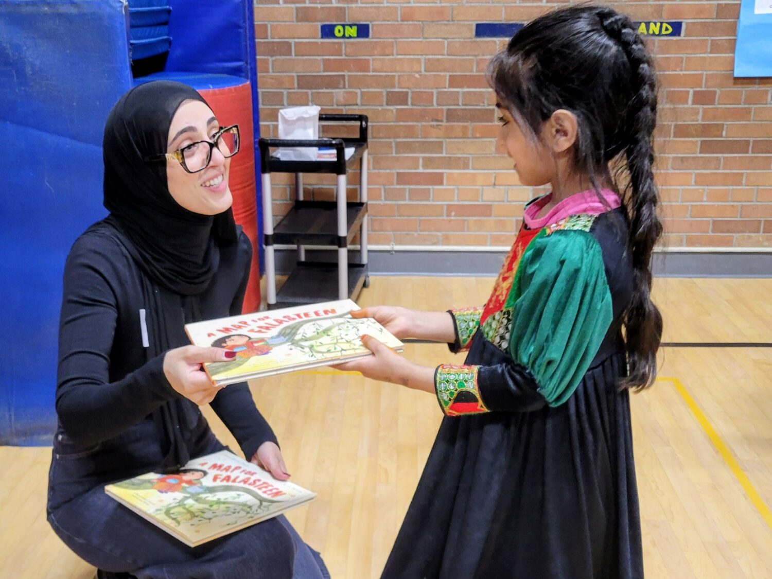 Award-winning Palestinian children’s book author Maysa Odeh visits Lake View Elementary School
